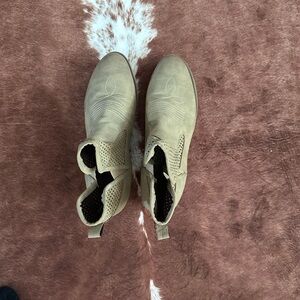 Bass Pro Shops Women's Tan Heeled Boots